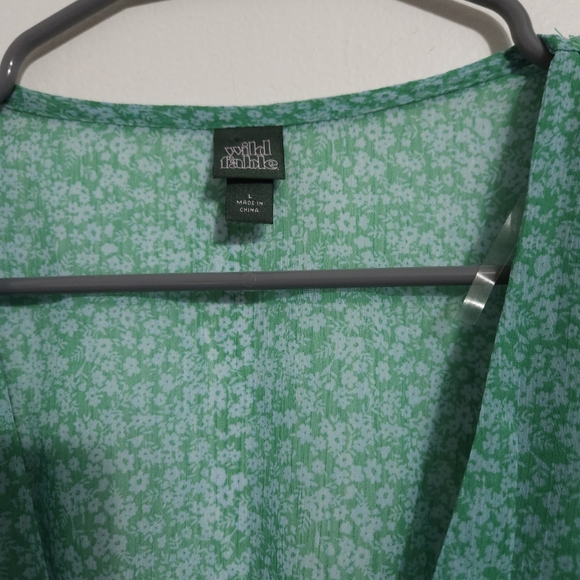 Wild Fable green sheer floral tie-front crop top. Size L - Picture 4 of 7